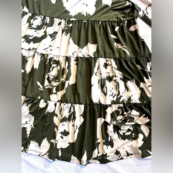 Sew in Love Floral Green and Cream Women's Tiered Dress Size 3X - Picture 12 of 12